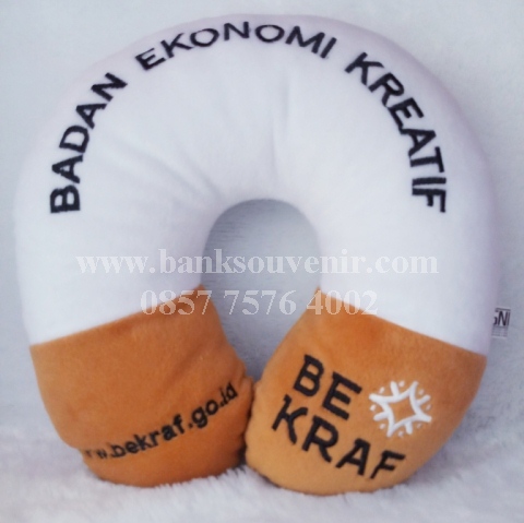 Souvenir bantal leher Be Kraf