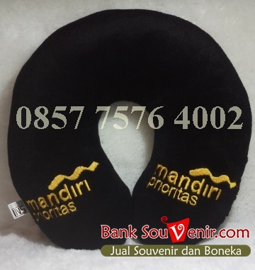 Bantal leher souvenir Bank Mandiri – Prioritas