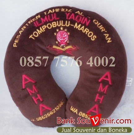 Bantal leher souvenir Pesantren Tahfidz Al-Qur’an Ilmul Yaqin