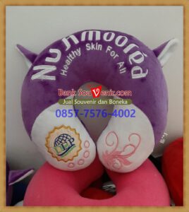 souvenir bantal leher murah