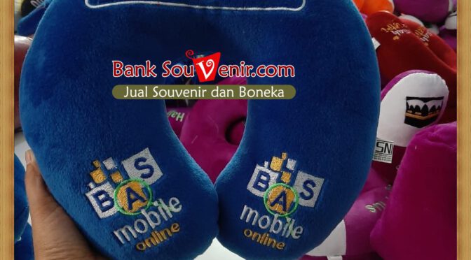 souvenir bantal leher murah
