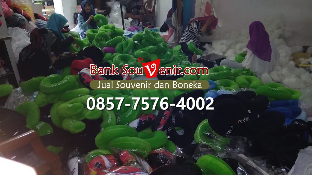 souvenir bantal leher di Mojokerto