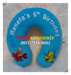 melayani pengiriman souvenir bantal murah di Jakarta Pusat