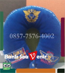 bantal leher bordir di Bali 