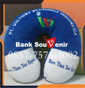 Souvenir bantal promosi 