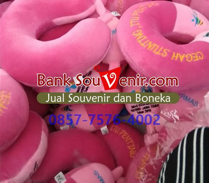 souvenir bantal leher