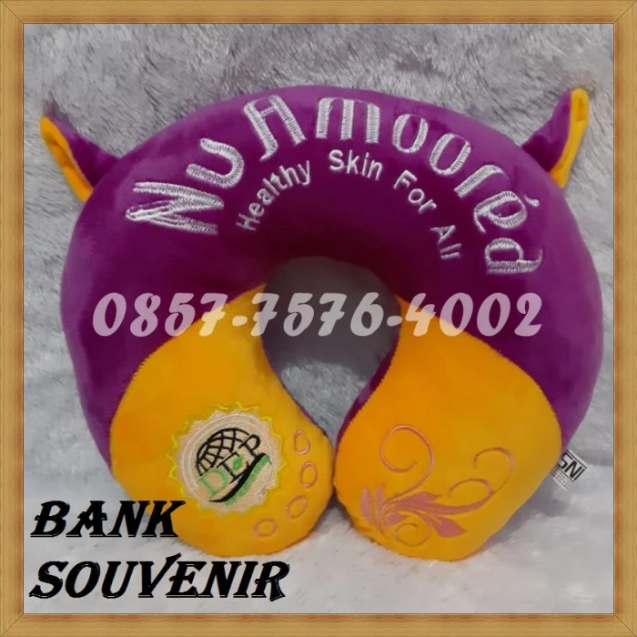 finishing souvenir bantal leher